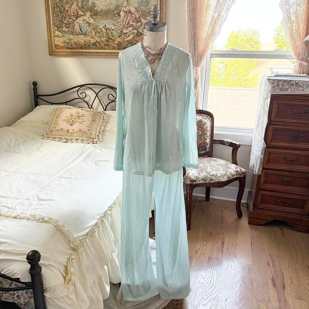 ight blue lace pajama set  70s sears‎ light blue pajama set size medium